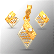 22K Diamond Shaped Gold Set Jewelry
